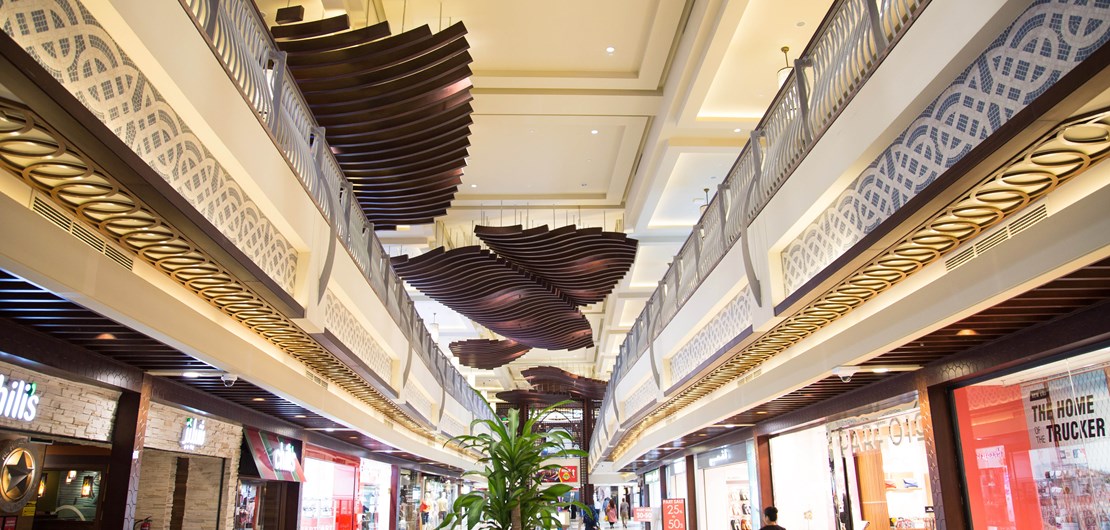 https://www.rakmediaoffice.ae/wp-content/uploads/2019/09/al-hamra-mall-interior.jpeg